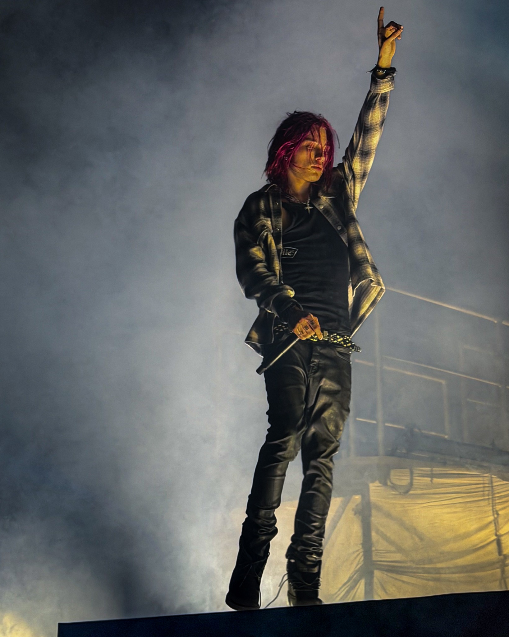 Nettspend raising one hand onstage in Salt Lake City